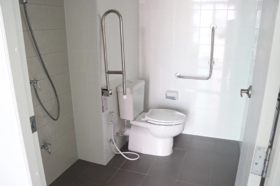 ภายในห้องน้ำรองรับผู้สูงอายุ คนพิการ