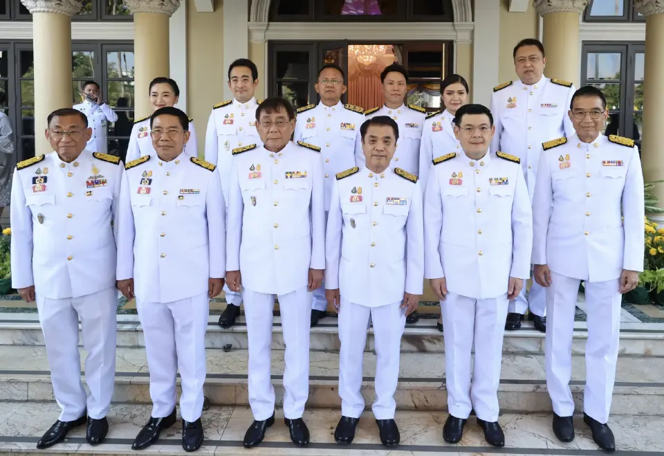 12 รัฐมนตรีใหม่รวมตัวทำเนียบฯ ก่อนเข้าเฝ้าถวายสัตย์ปฏิญาณตน