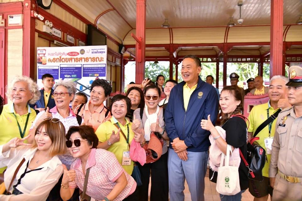ประมวลภาพ นายกฯ ตรวจเยี่ยม "สถานีรถไฟหัวหิน" ชมขบวนรถ SRT Royal Blossom