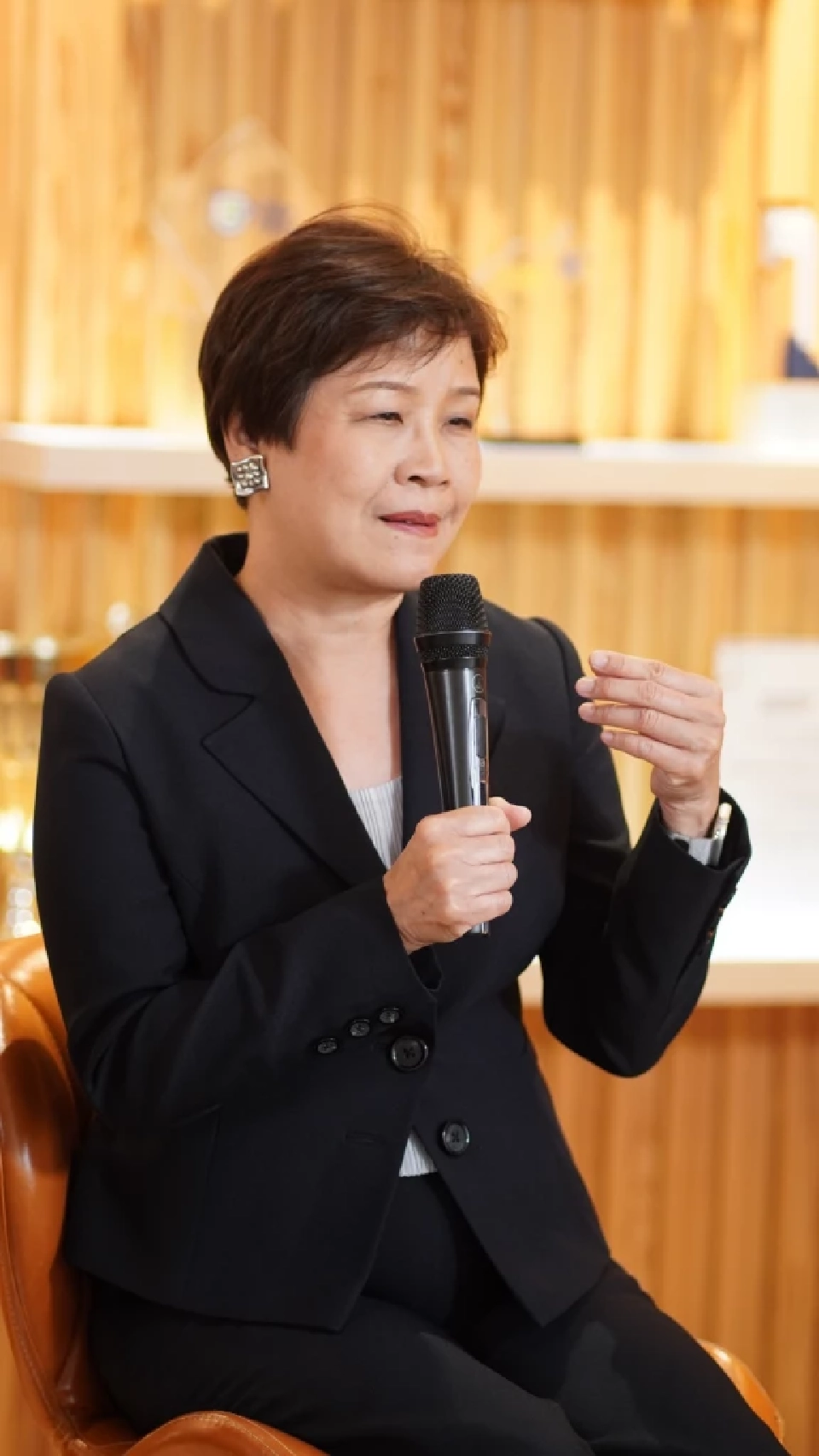 นางทิพยสุดา ถาวรามร ประธานกรรมการตรวจสอบและบริหารความเสี่ยงและกรรมการอิสระ