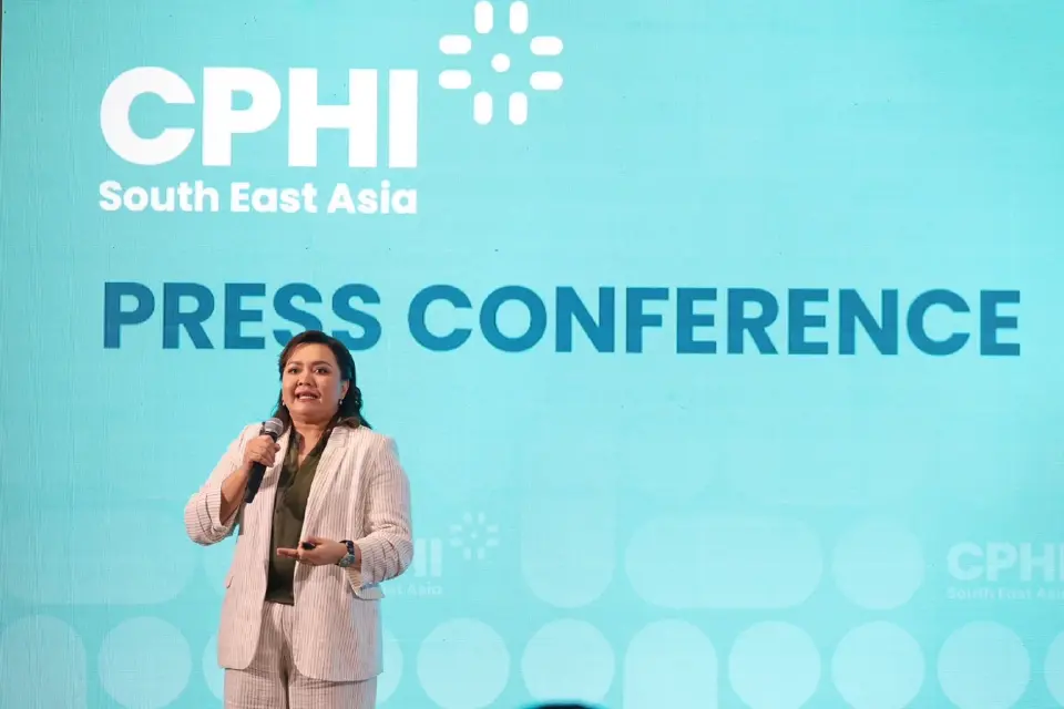 นางสาวรุ้งเพชร ชิตานุวัตร์ 