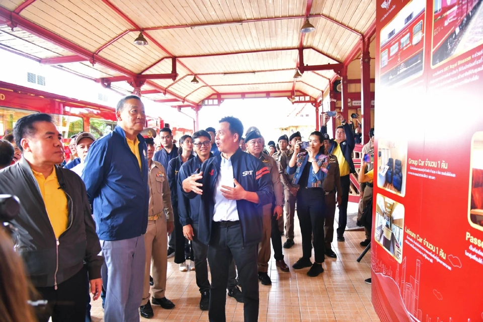 ประมวลภาพ นายกฯ ตรวจเยี่ยม "สถานีรถไฟหัวหิน" ชมขบวนรถ SRT Royal Blossom