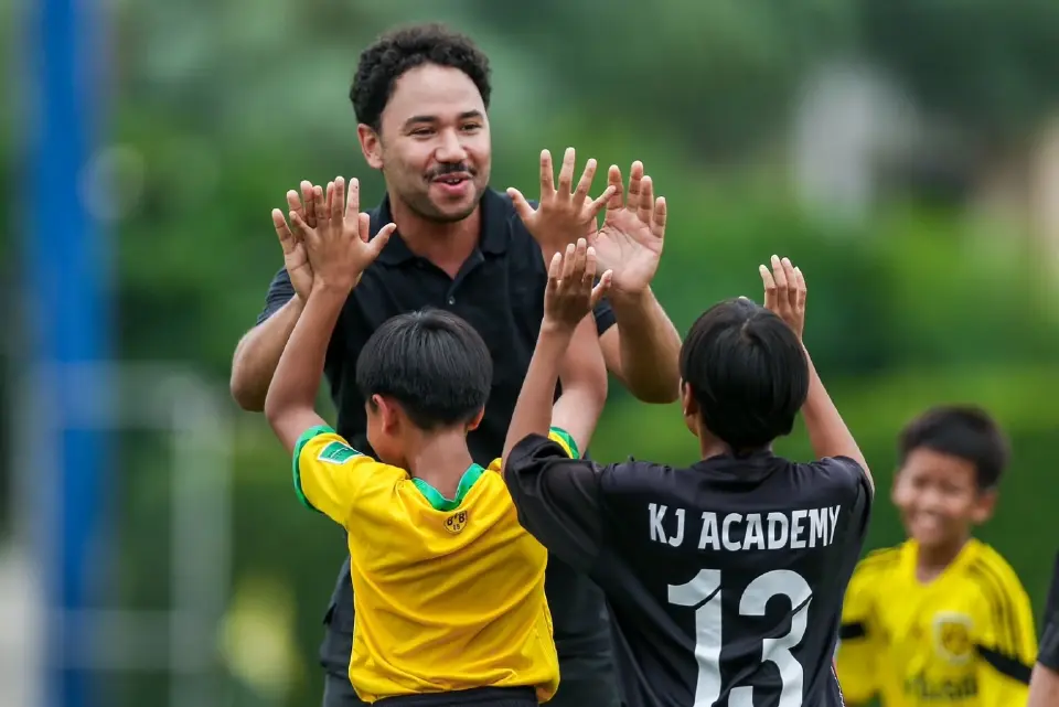 ทีมผู้บริหารเเละตำนาน “เสือเหลือง” บุกเยี่ยม AFCT