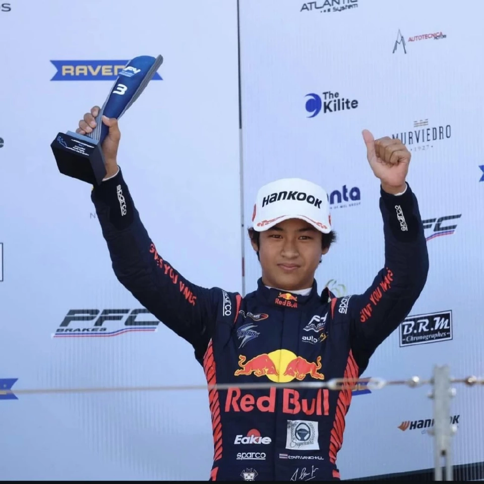 "เอ็นโซ่" คว้าที่ 3 อัลคานิซ สแปนิช เด็กไทยคนแรกขึ้นโพเดียม ฟอร์มูล่า4