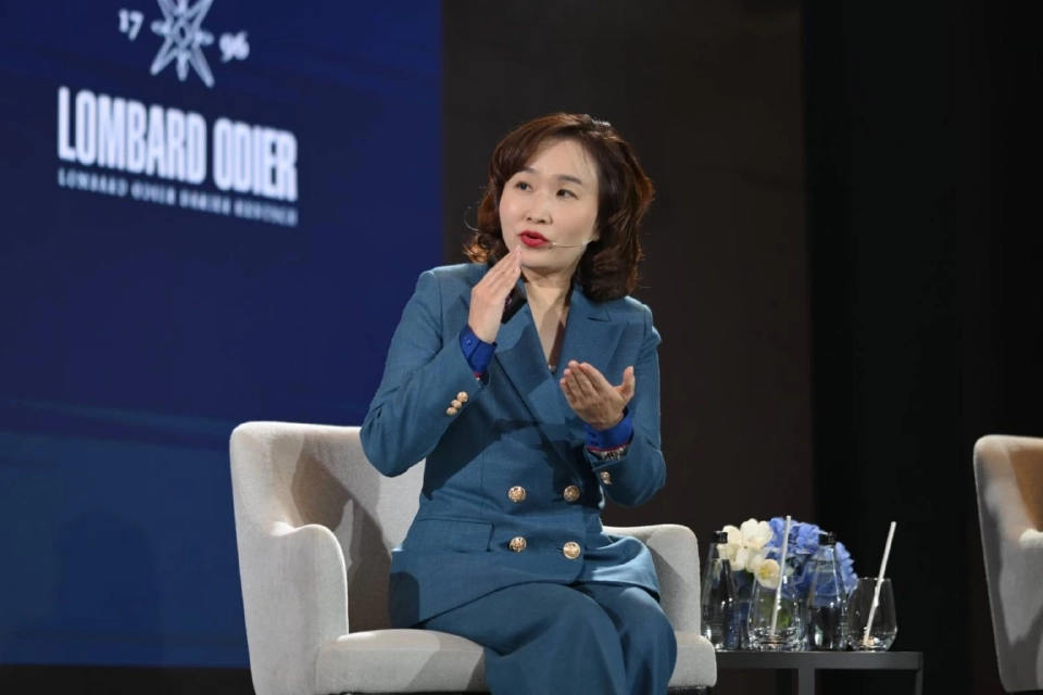 นางสาวศิริพร สุวรรณการ Senior Managing Director, Financial Advisory Head, Private Banking Group ธนาคารกสิกรไทย