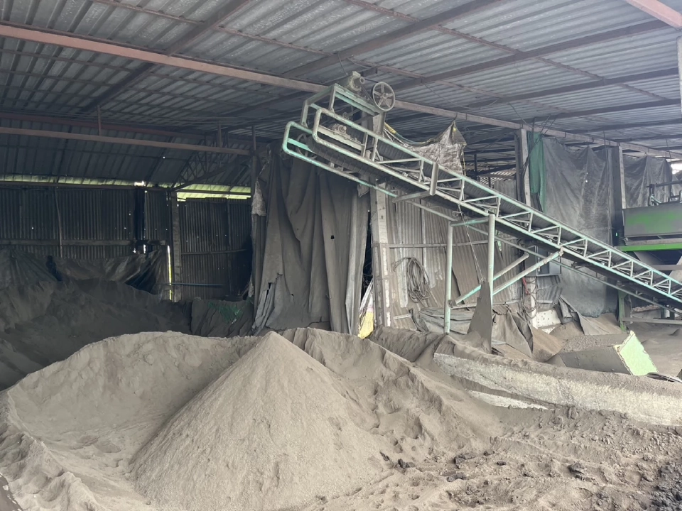 บุกจับร้านจำหน่ายปุ๋ยอินทรีย์เถื่อน มูลค่ากว่า 5 แสนบาท