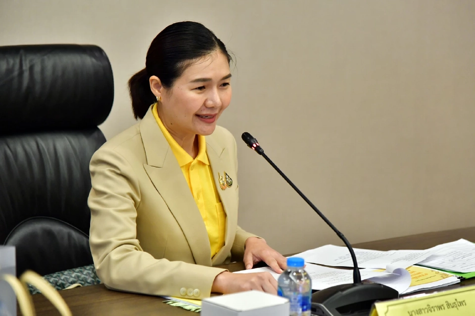 นางสาวจิราพร สินธุไพร รัฐมนตรีประจำสำนักนายกรัฐมนตรี