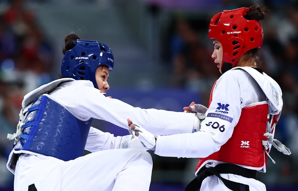 ใบเตย-ศศิกานต์ ทองจันทร์" ชนะ แคโรไลน์ ซานโตส (บราซิล) 2-0 ยก (5-4,7-6)