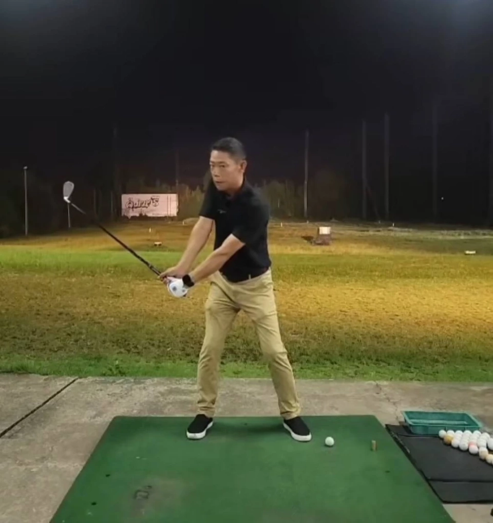 คุณกิตติ์  เลียวรักษ์โอฬาร (จิ๋ว)​