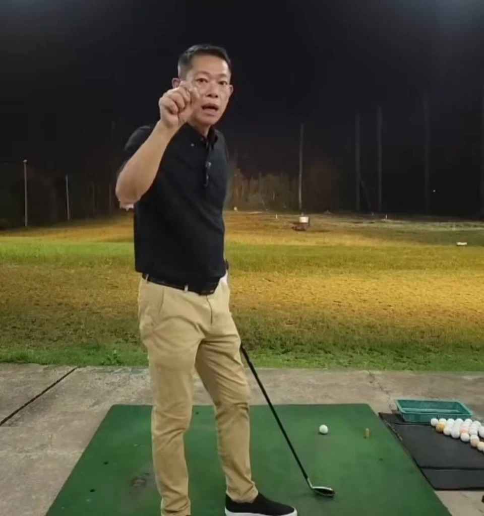  คุณ กิตติ์  เลียวรักษ์โอฬาร (จิ๋ว)​