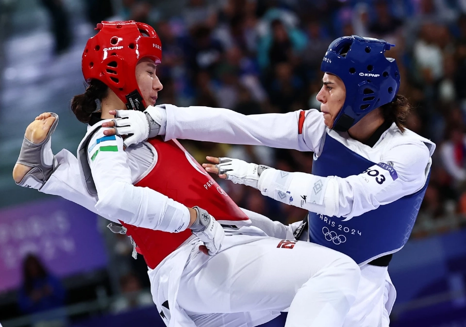 อเล็กซานดรา เพริซิช (PERISIC Aleksandra) (สีน้ำเงิน)