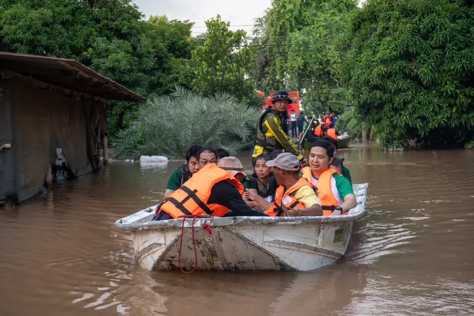 “เครือซีพี” รวมพลังช่วยชาวสุโขทัย ฝ่าวิกฤตน้ำท่วม ส่งทีมอาสาลงพื้นที่