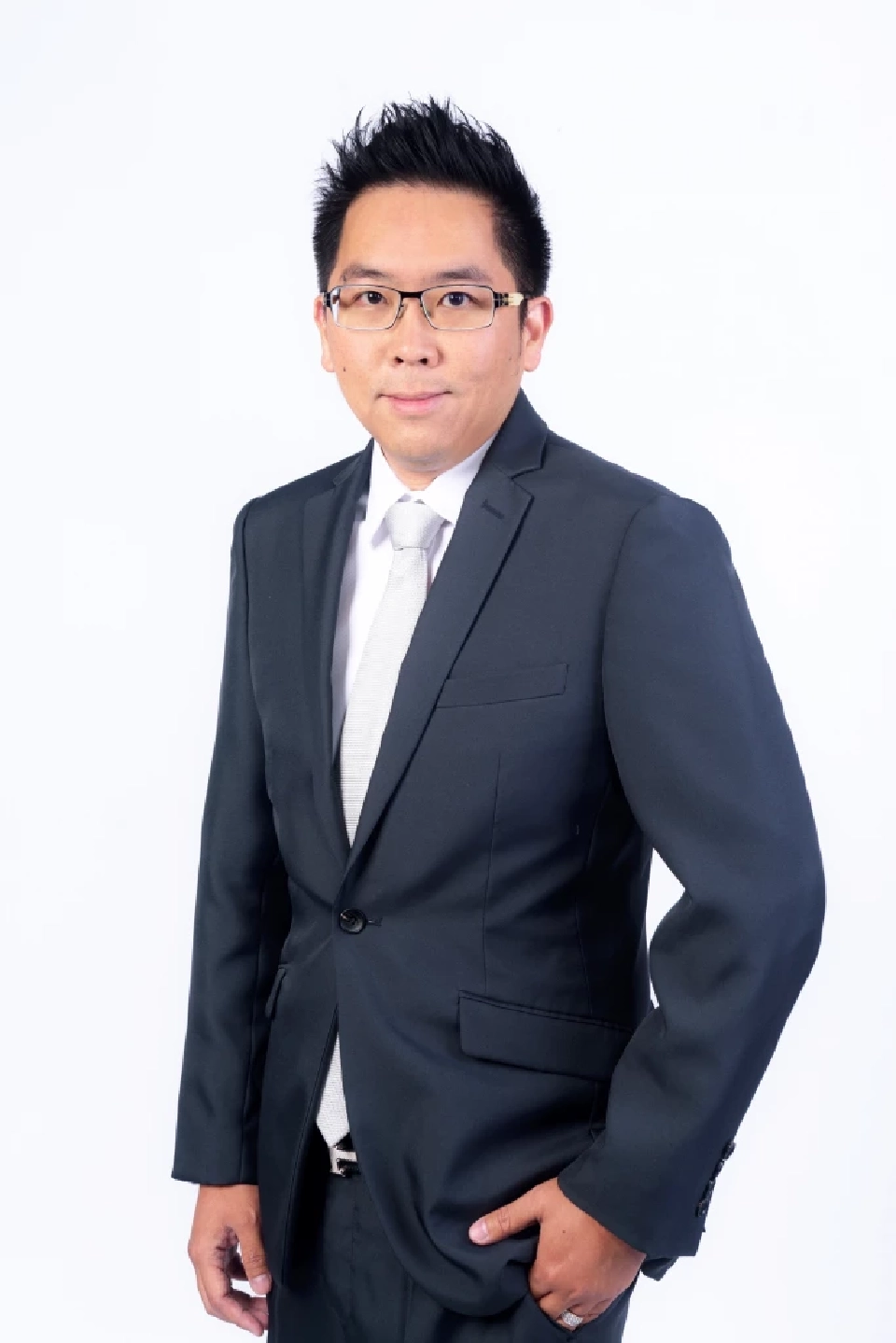 วสุ กลมเกลี้ยง