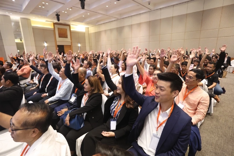 "สเปกเตอร์ ซี" ความเชื่อมโยงกับ "ศรายุทธิ์ ใจหลัก" เลขาพรรคประชาชน