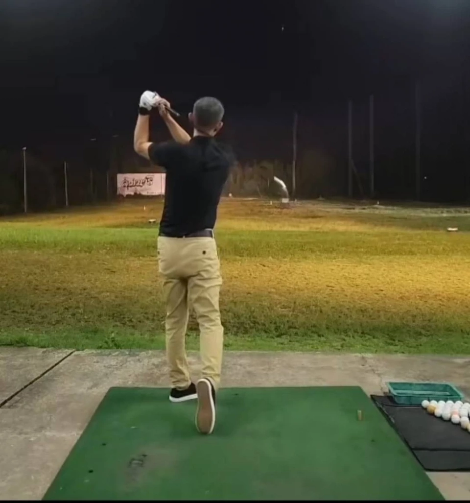 คุณกิตติ์  เลียวรักษ์โอฬาร (จิ๋ว)​