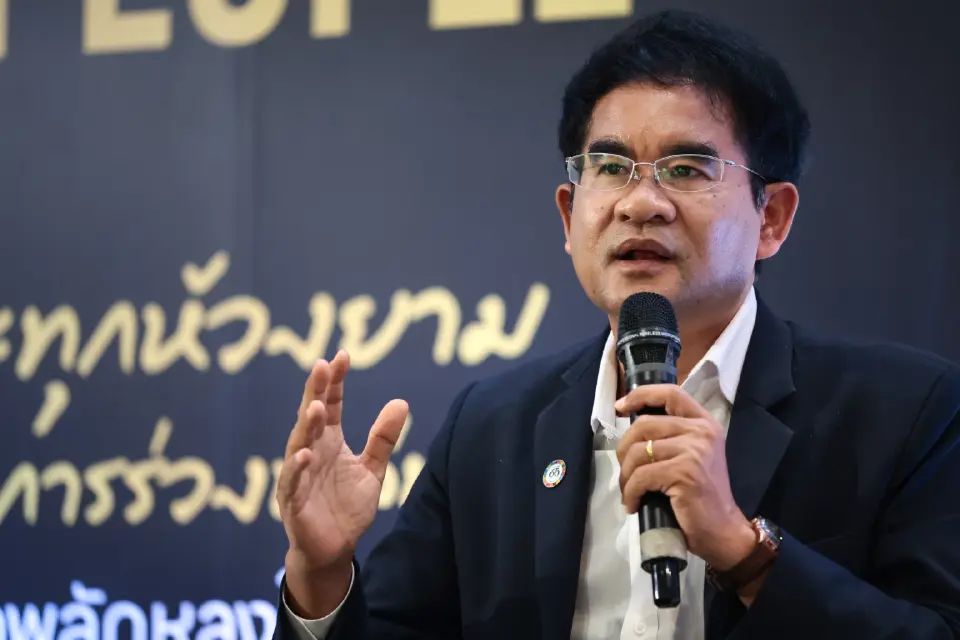 ศ.ดร.ผดุงศักดิ์ รัตนเดโช คณะวิศวกรรมศาสตร์ มหาวิทยาลัยธรรมศาสตร์ และเมธีวิจัยอาวุโส สกว. ประจำปี 2556 และ 2559