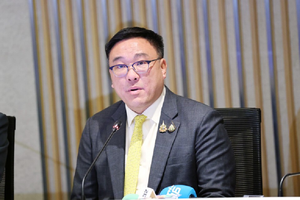 นายจุลพันธ์ อมรวิวัฒน์ รัฐมนตรีช่วยว่าการกระทรวงการคลัง