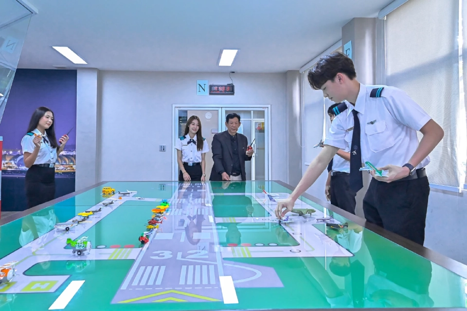 เปิดโอกาสทองสู่อาชีพการบิน CADT DPU ยกระดับหลักสูตรสู่ลักซ์ชัวรีเซอร์วิส