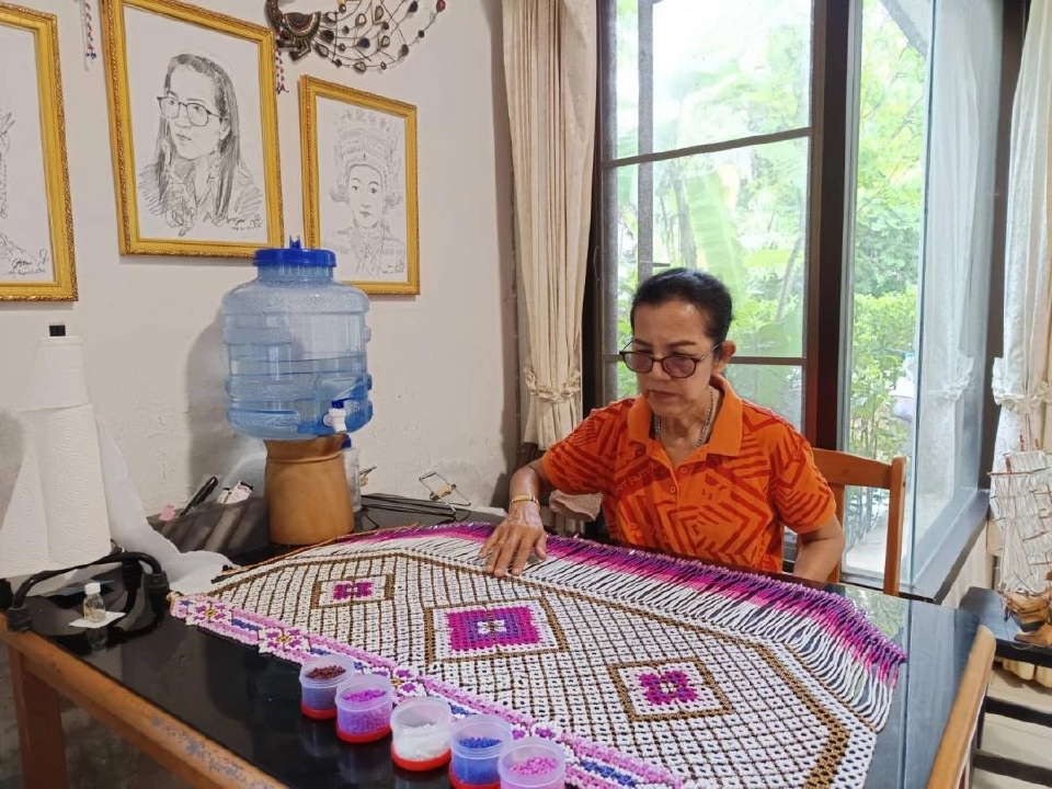 ศิลปะโนราและแทงหยวกสุดอลังการ ประดับพระแท่นพระราชทานปริญญาบัตร ม.ทักษิณ