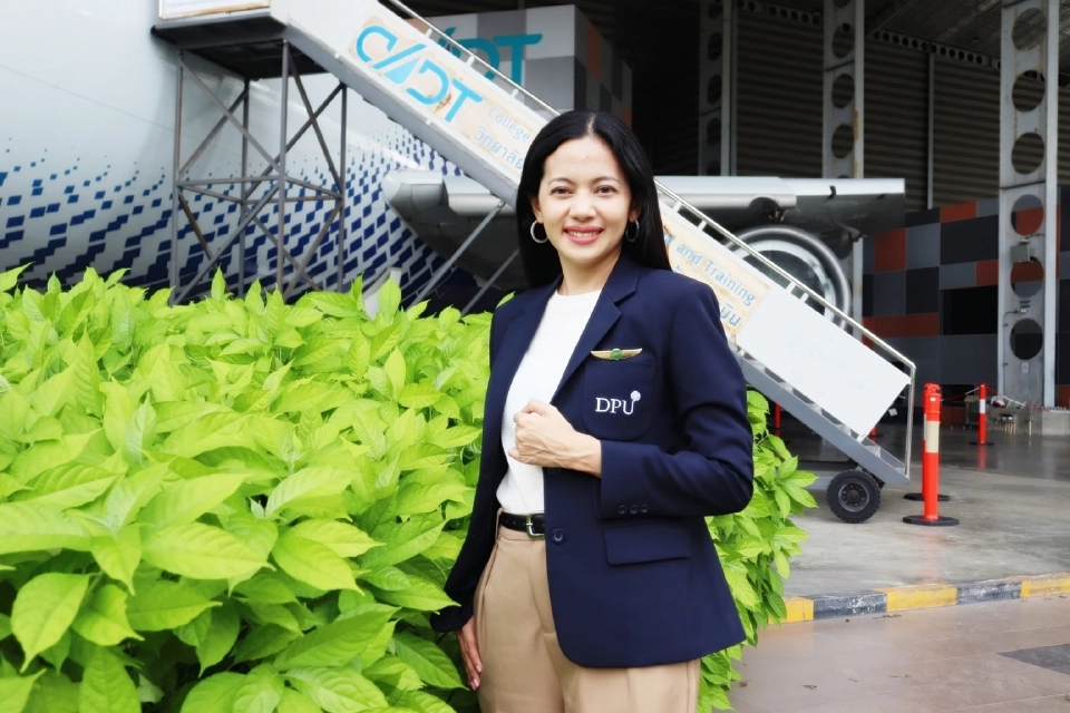 อาจารย์ปวรรัตน์  สุภิมารส  รักษาการคณบดี  วิทยาลัยการพัฒนาและฝึกอบรมด้านการบิน  (CADT)  มหาวิทยาลัยธุรกิจบัณฑิตย์  (DPU)