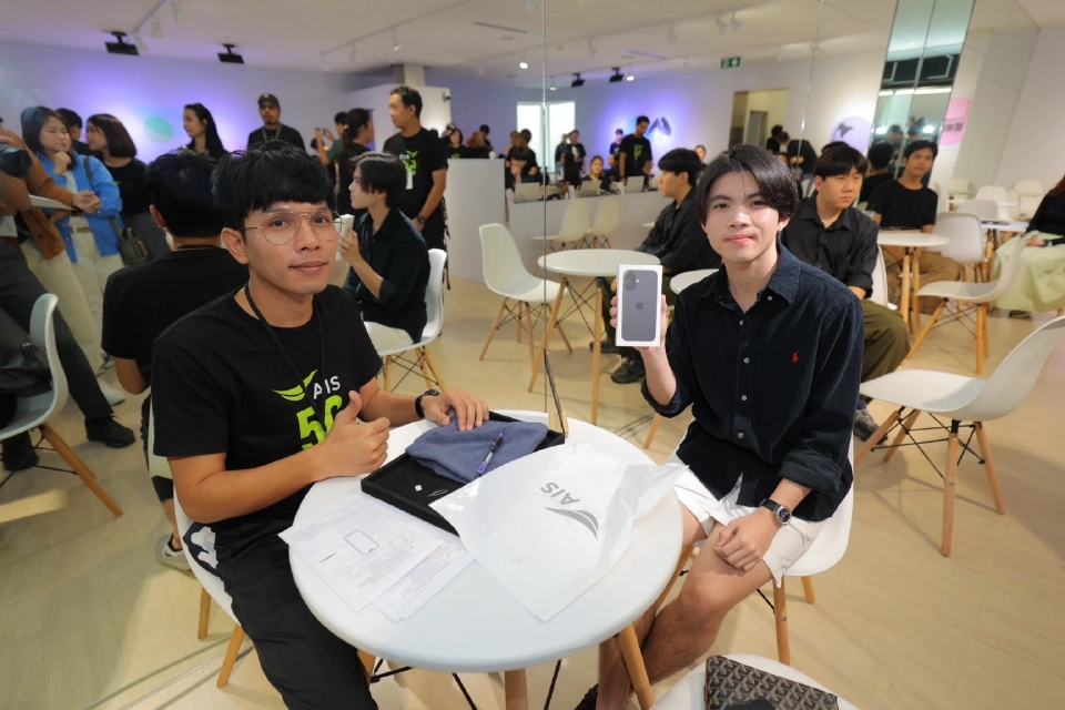 เปิดภาพบรรยากาศ AIS ส่งมอบ iPhone 16 ทุกรุ่น 