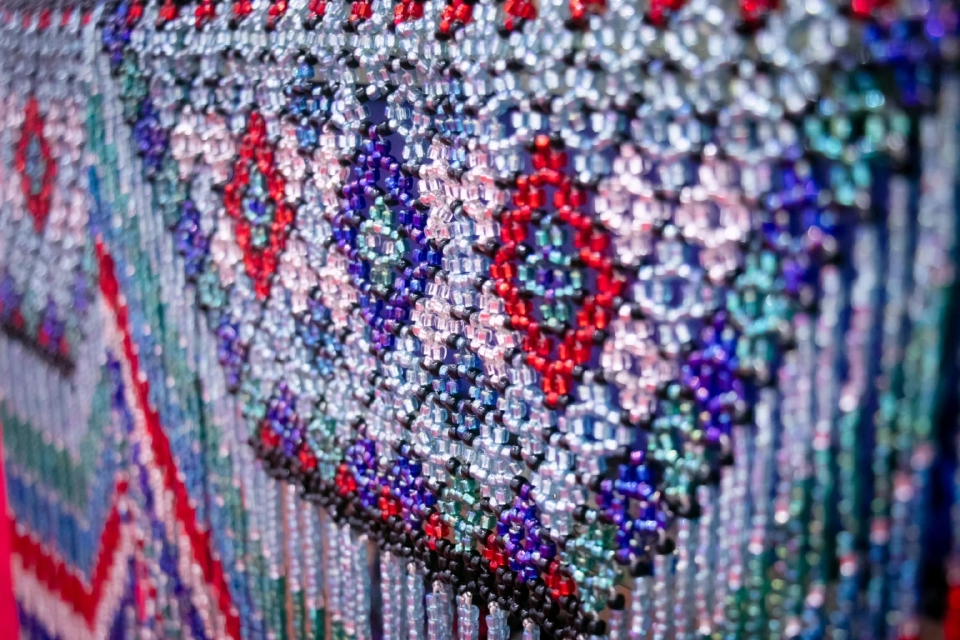 ศิลปะโนราและแทงหยวกสุดอลังการ ประดับพระแท่นพระราชทานปริญญาบัตร ม.ทักษิณ