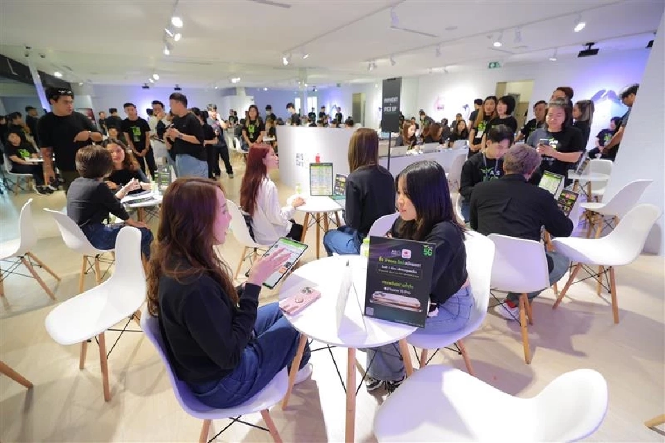 เปิดภาพบรรยากาศ AIS ส่งมอบ iPhone 16 ทุกรุ่น 