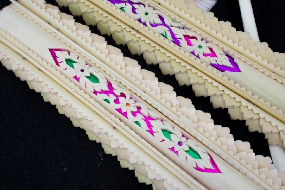 ศิลปะโนราและแทงหยวกสุดอลังการ ประดับพระแท่นพระราชทานปริญญาบัตร ม.ทักษิณ