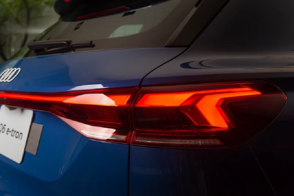 Audi Q6 e-tron ราคา 4,699,000 บาท