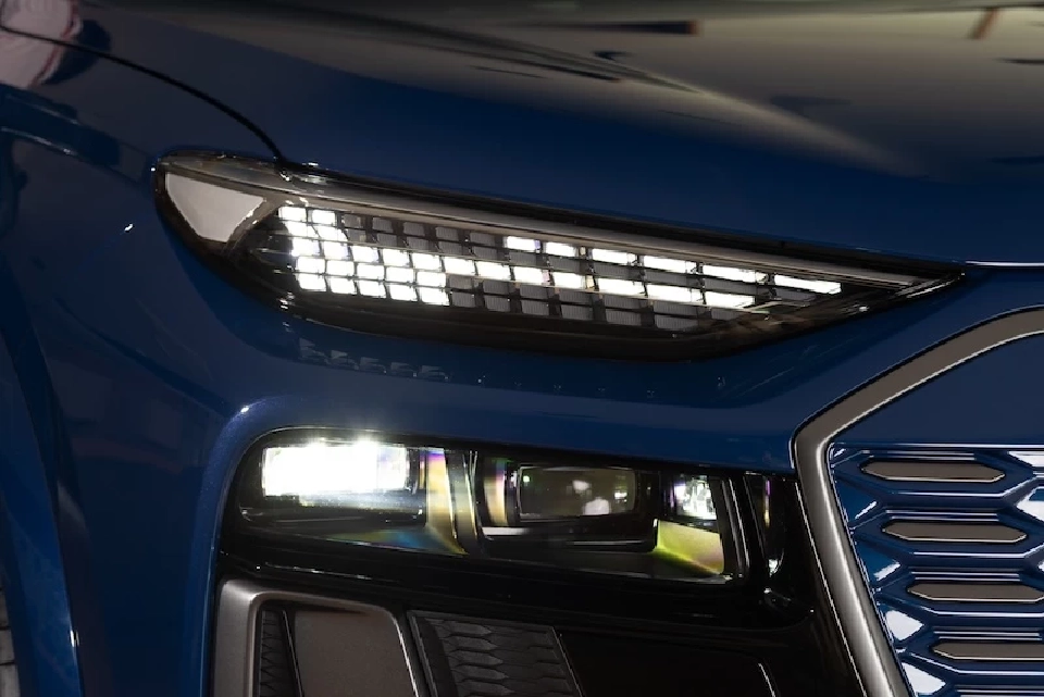 Audi Q6 e-tron ราคา 4,699,000 บาท