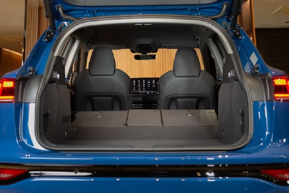 Audi Q6 e-tron ราคา 4,699,000 บาท