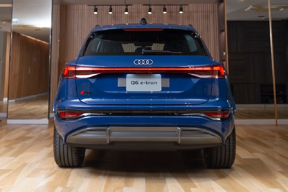 Audi Q6 e-tron ราคา 4,699,000 บาท