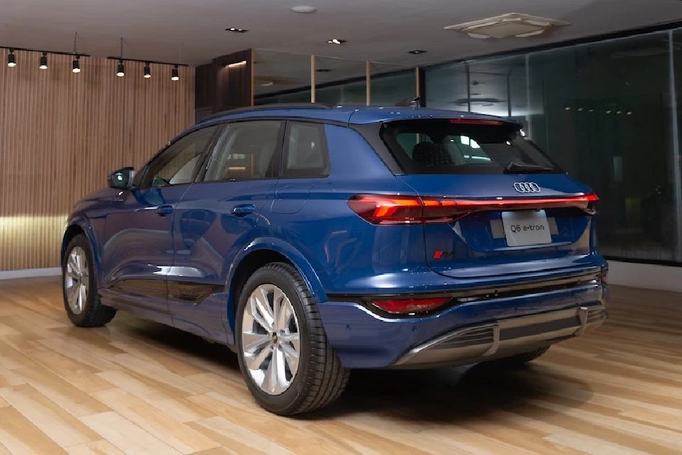 Audi Q6 e-tron ราคา 4,699,000 บาท