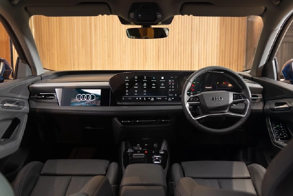 Audi Q6 e-tron ราคา 4,699,000 บาท