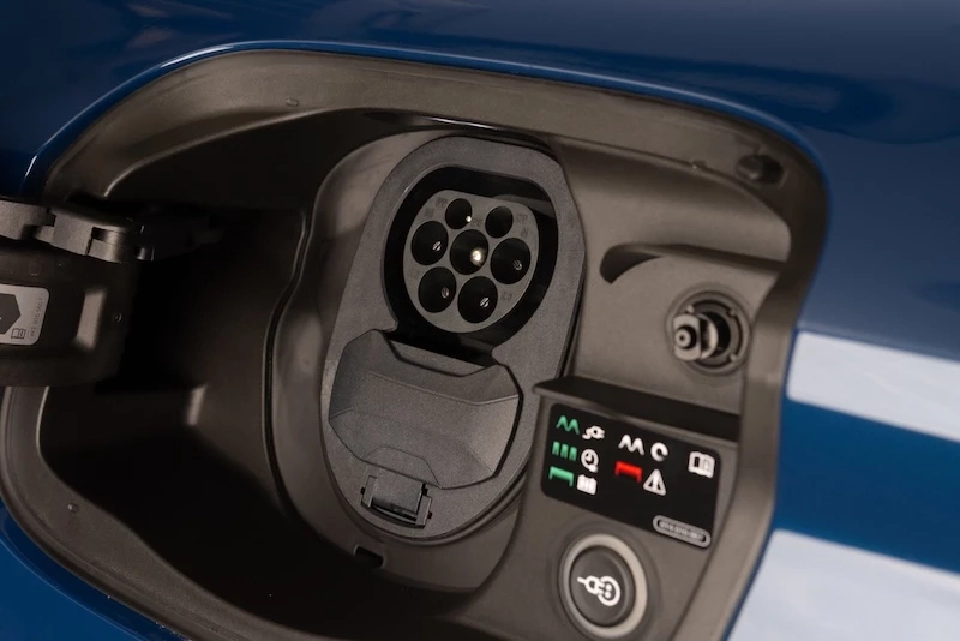 Audi Q6 e-tron ราคา 4,699,000 บาท