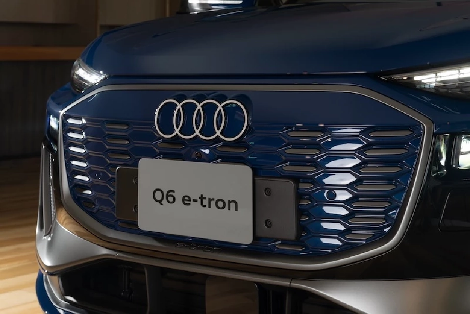 Audi Q6 e-tron ราคา 4,699,000 บาท