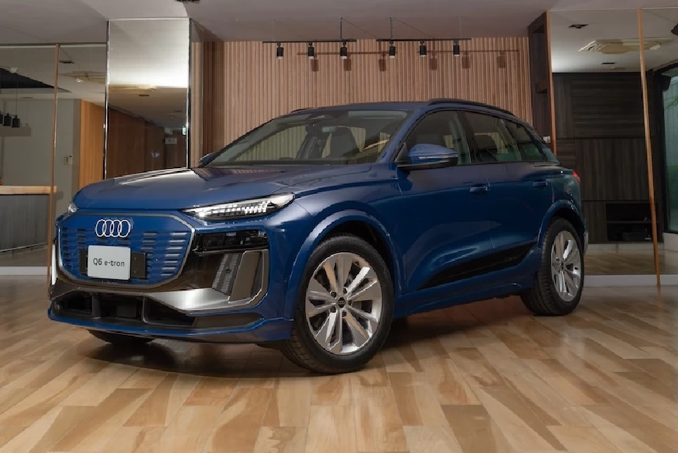 Audi Q6 e-tron ราคา 4,699,000 บาท