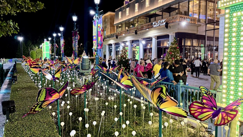 เทอร์มินอล21 พระราม3 จุดประกายความสุขต้อนรับปี 2025 ด้วยแสงสีริมแม่น้ำ