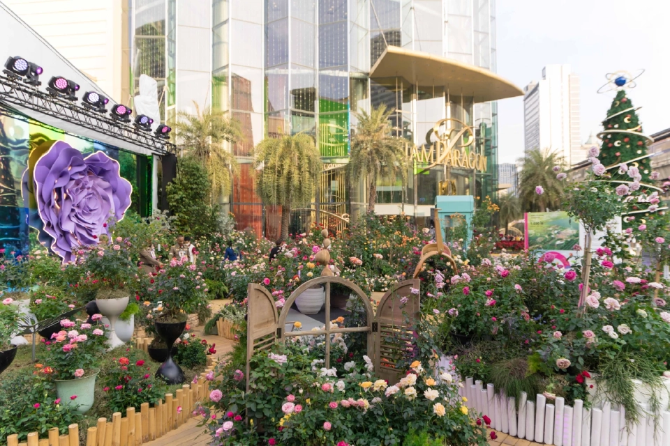 บรรยากาศงาน กุหลาบรวมน้ำใจ เทิดไท้องค์ราชัน