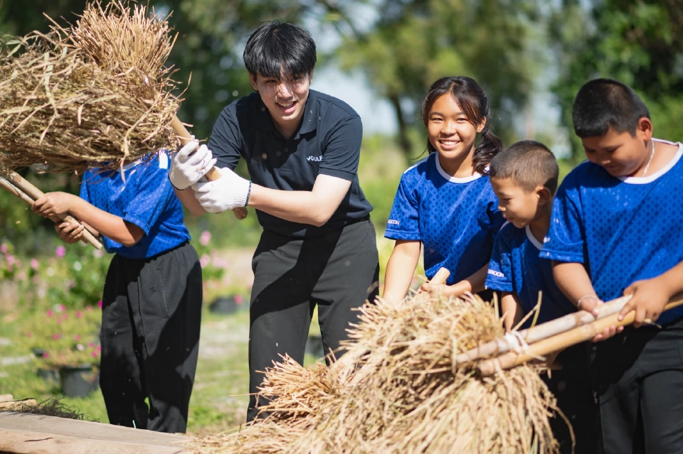 กัลฟ์ ชวนน้องทัวร์แปลงนาสาธิตโรงไฟฟ้าหนองแซง เรียนรู้วิถีเกษตรอินทรีย์