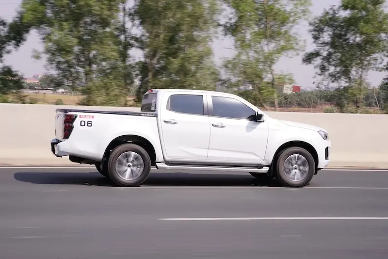 รีวิว อีซูซุ ดีแมคซ์ 2.2 Ddi MAXFORCE เครื่องยนต์ใหม่ ตะลุยไกลถึงเวียดนาม