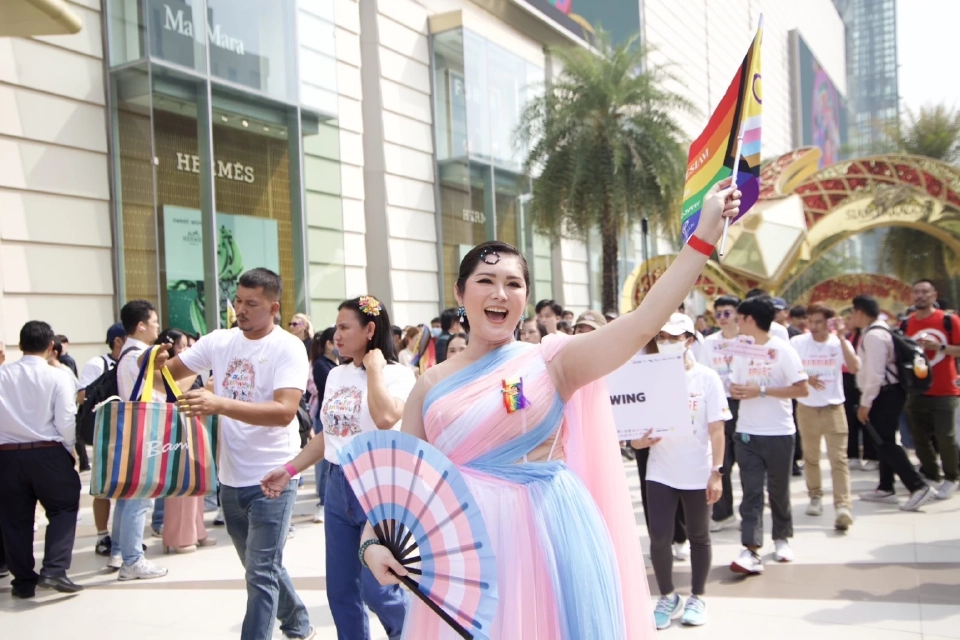 สยามพิวรรธน์ จัดใหญ่ เฉลิมฉลองงานจดทะเบียน "สมรสเท่าเทียม"