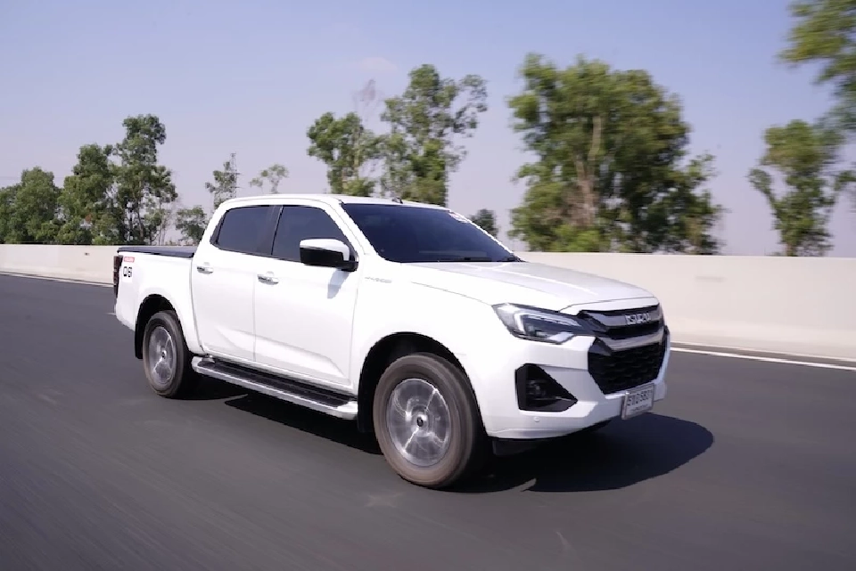 รีวิว อีซูซุ ดีแมคซ์ 2.2 Ddi MAXFORCE เครื่องยนต์ใหม่ ตะลุยไกลถึงเวียดนาม