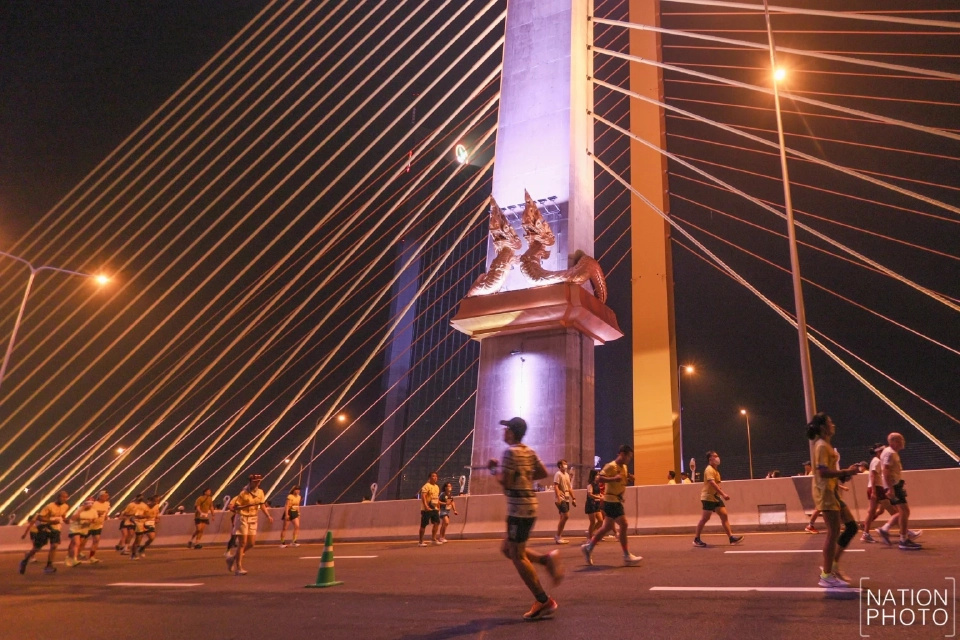 ภาพประวัติศาสตร์ 1.2 หมื่นชีวิต เดิน-วิ่ง ฉลองเปิด "สะพานทศมราชัน"