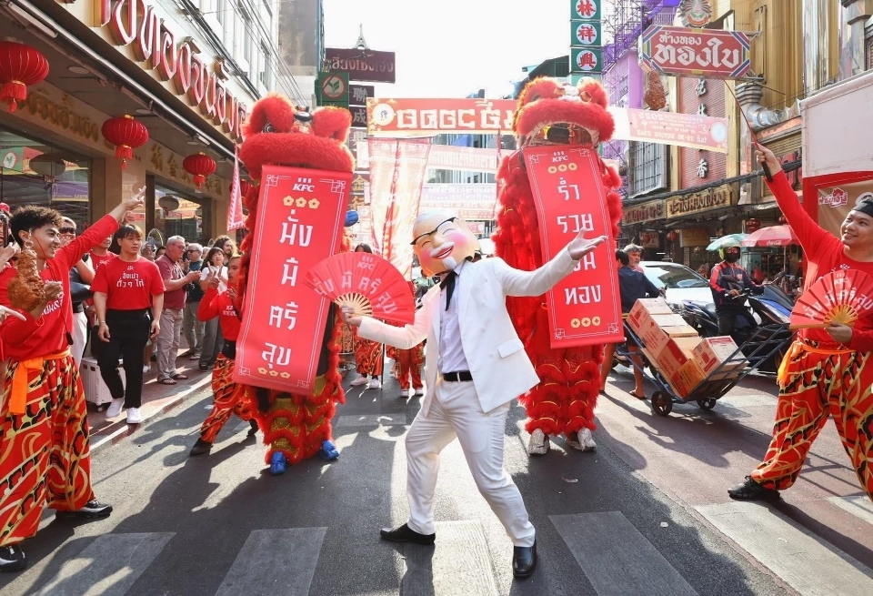 เล่นใหญ่ KFC แปลงโฉมผู้พันแซนเดอร์สเป็น \"แป๊ะยิ้ม\" รับตรุษจีน 68