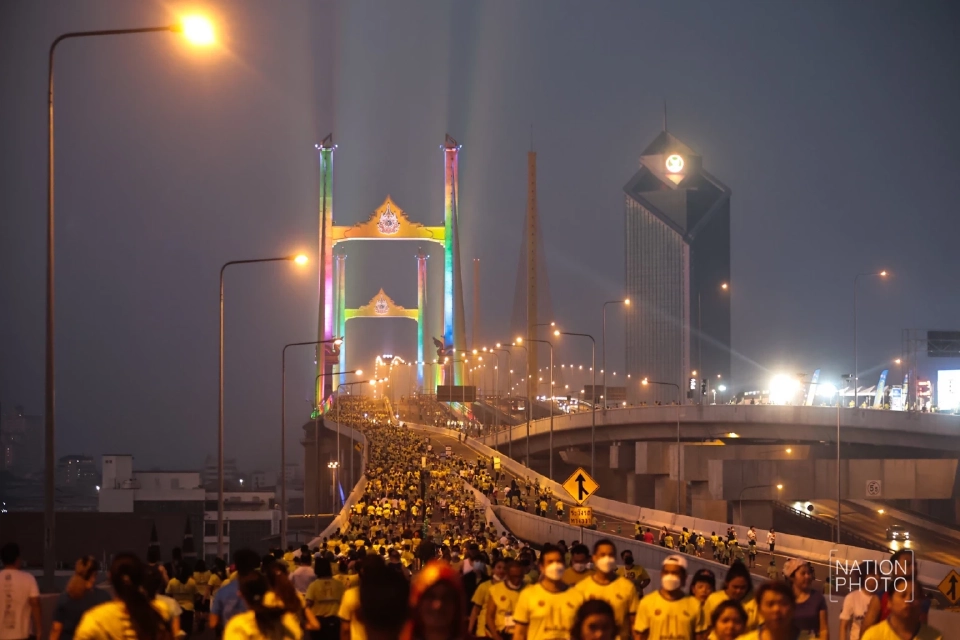 ภาพประวัติศาสตร์ 1.2 หมื่นชีวิต เดิน-วิ่ง ฉลองเปิด "สะพานทศมราชัน"