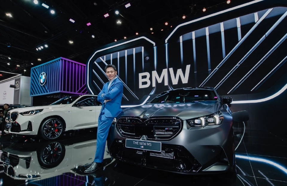 นาย ศรัณย์ อรรถเวทยวรวุฒิ ผู้อำนวยการฝ่ายขาย บีเอ็มดับเบิลยู มิลเลนเนียม ออโต้