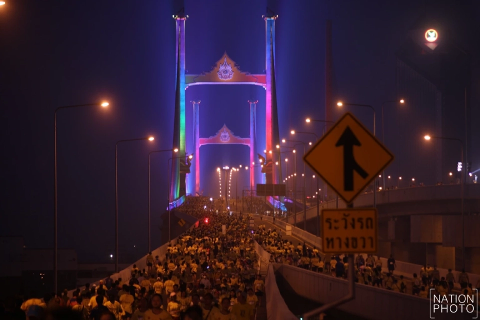 ภาพประวัติศาสตร์ 1.2 หมื่นชีวิต เดิน-วิ่ง ฉลองเปิด "สะพานทศมราชัน"