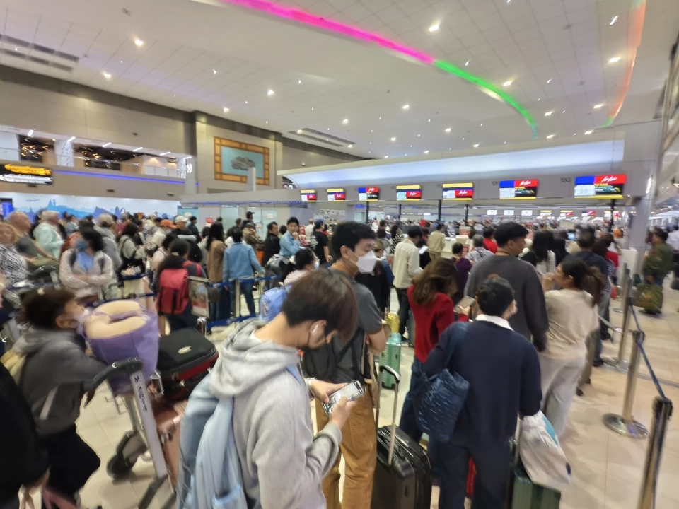 ด่วน ระบบเช็คอินล่ม ที่สนามบินดอนเมือง คิวผู้โดยสารยาวเหยียด