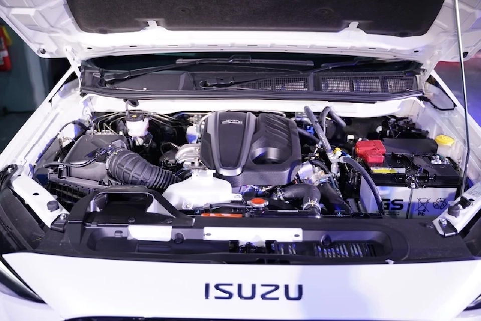 รีวิว อีซูซุ ดีแมคซ์ 2.2 Ddi MAXFORCE เครื่องยนต์ใหม่ ตะลุยไกลถึงเวียดนาม